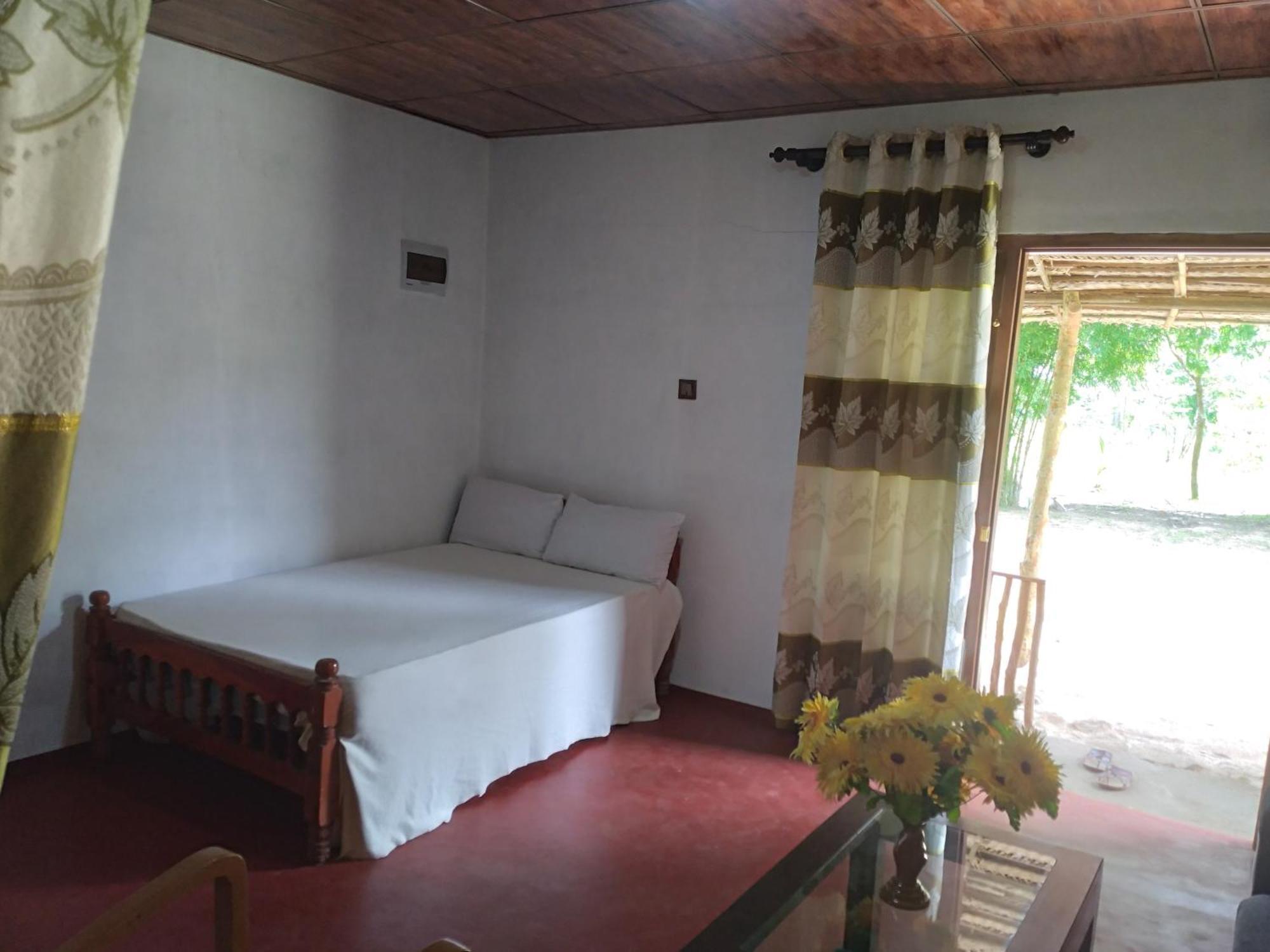 Soma Cabana, Homestay & Restaurant Tangalle Exterior photo