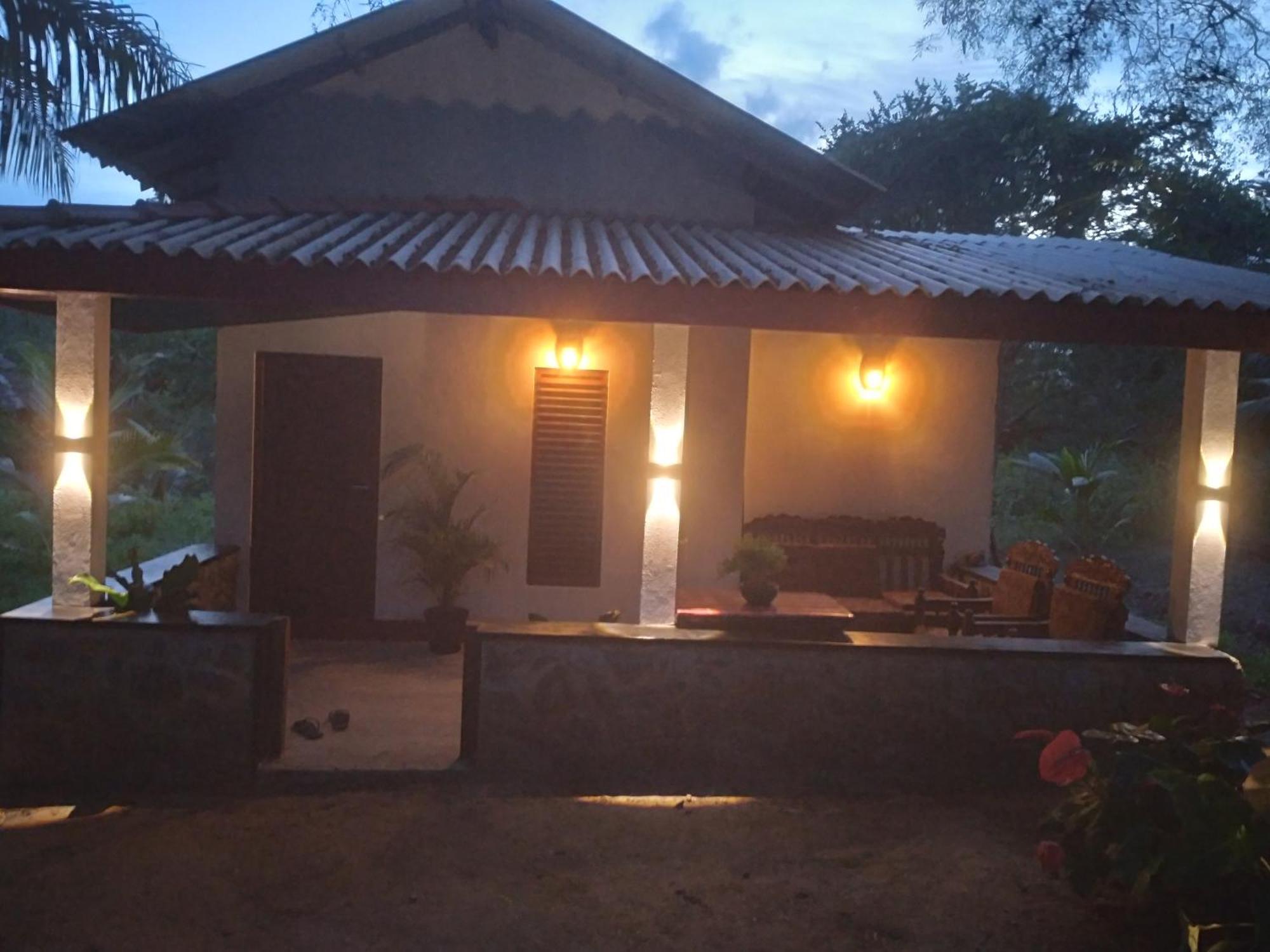Soma Cabana, Homestay & Restaurant Tangalle Exterior photo